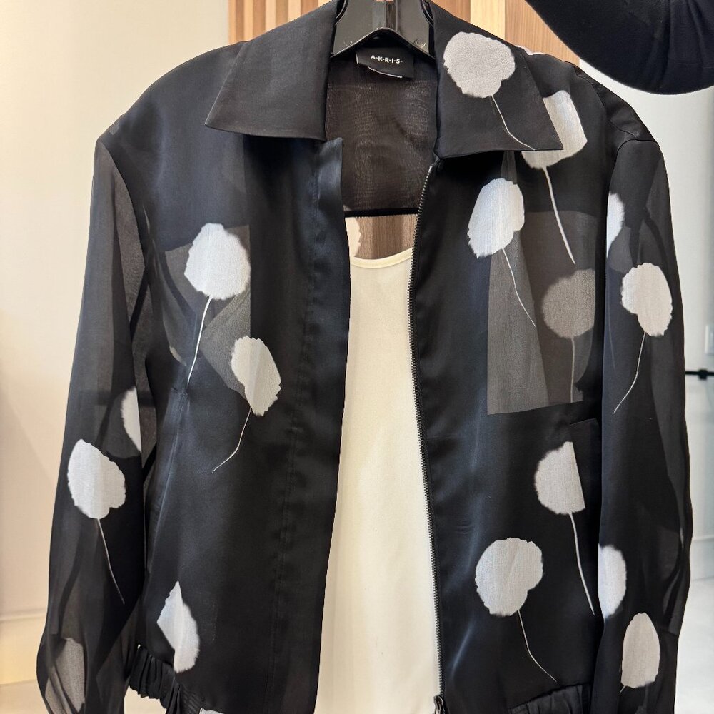 Akris bomber jacket with zipper. New